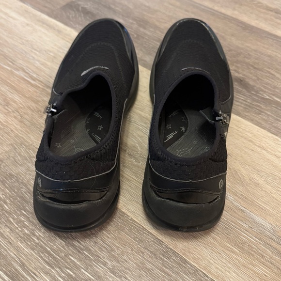 Bzees Lifetime Slip On Comfort Sneakers Shoes Black Breathable Lightweight Sz 8 - Picture 3 of 8